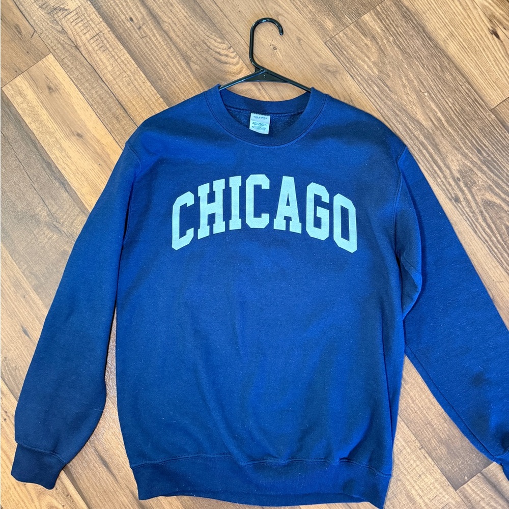 Gildan Blue Crewneck Sweater with 'CHICAGO' Print